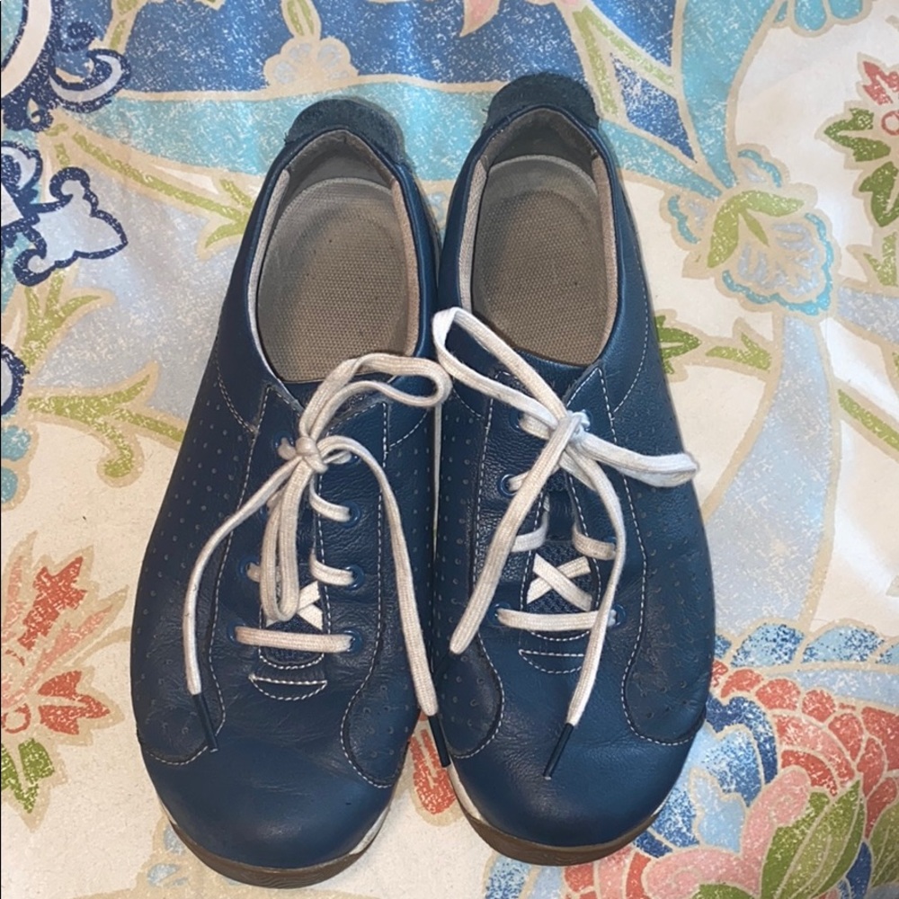 Dansko navy sneakers 👟👟